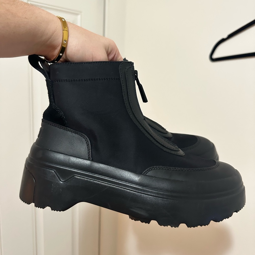 Hunter Sleek Black Women's Winter Boots